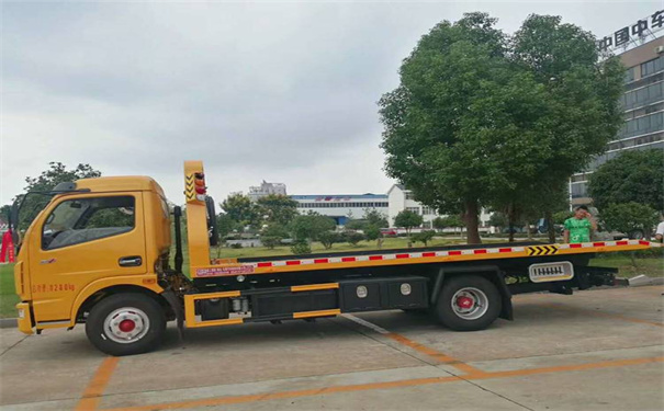 铜梁定远24小时拖车救援电话号码，定远道路救援公司怎么收费的